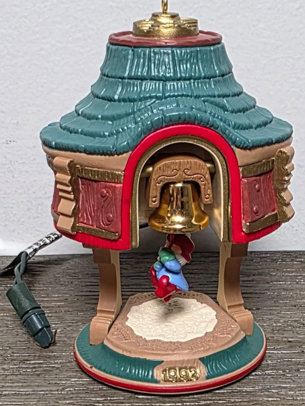 1993 Bells Are Ringing Hallmark Keepsake MAGIC Ornament NOT TESTED Christmas